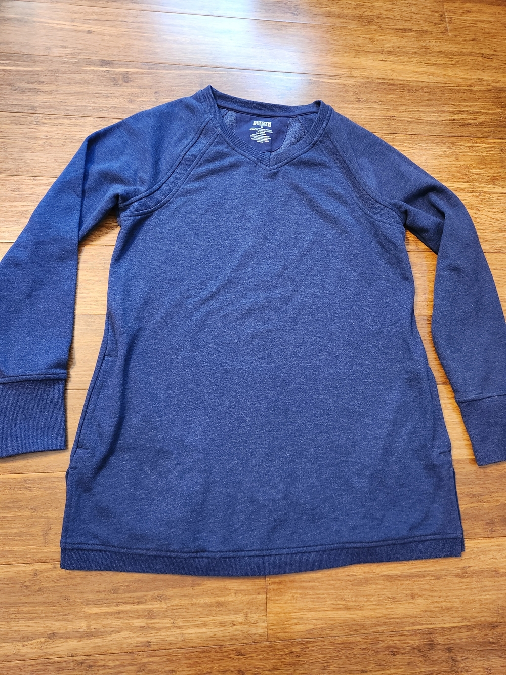 Duluth Trading Co Women's Purple V-Neck Pullover Sweater Sweatshirt Shirt Medium